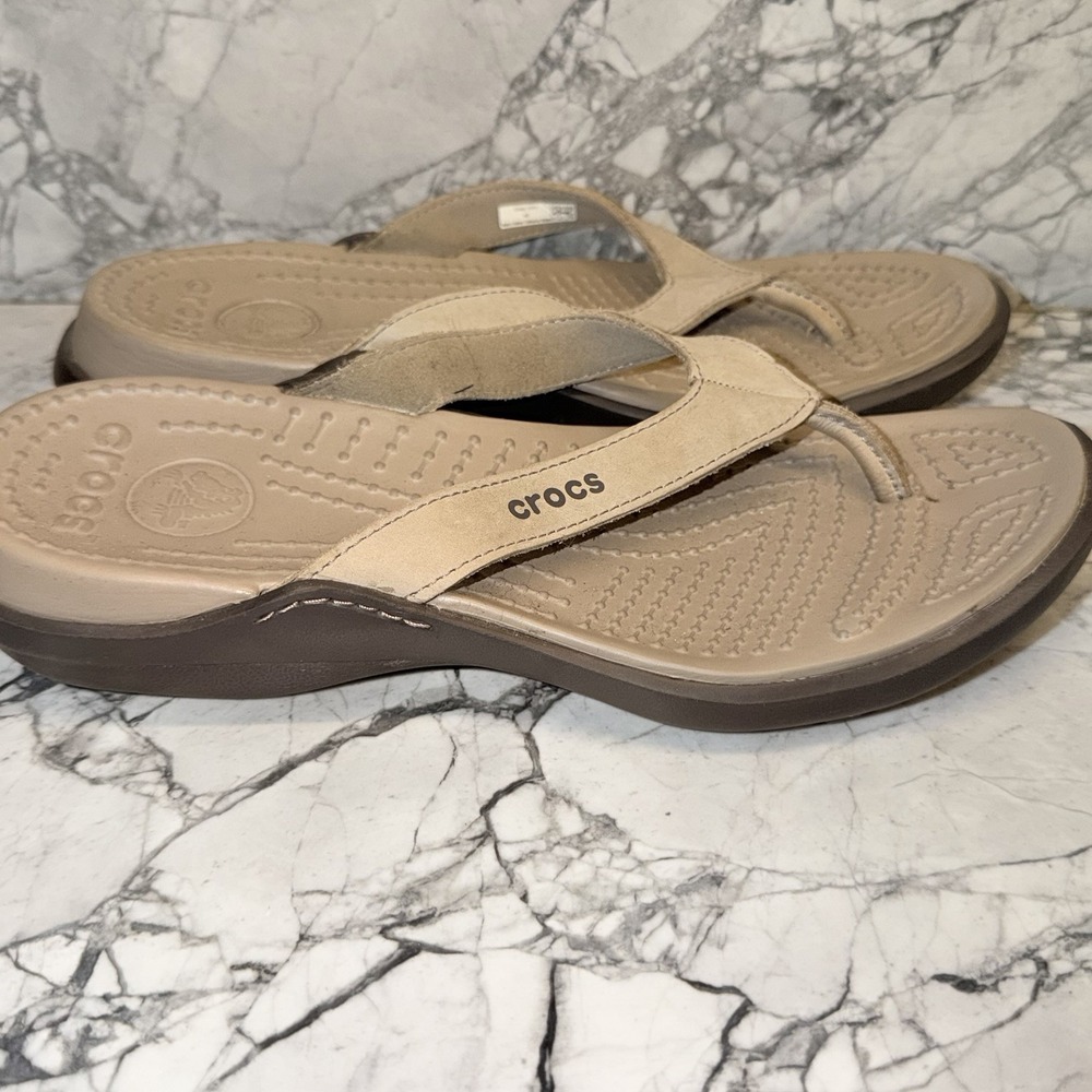 Crocs Women's Size 9 Beige Tan Flip Flops
